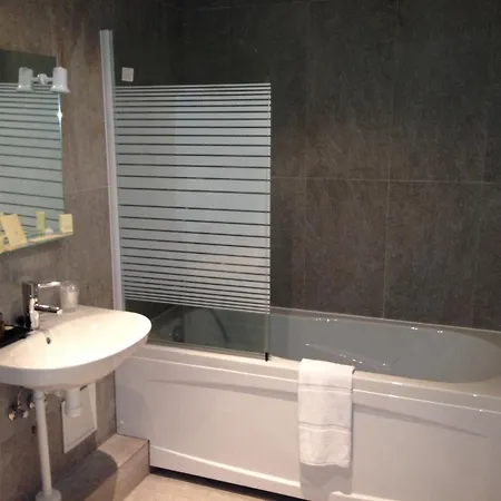 Irin Hotel 3*